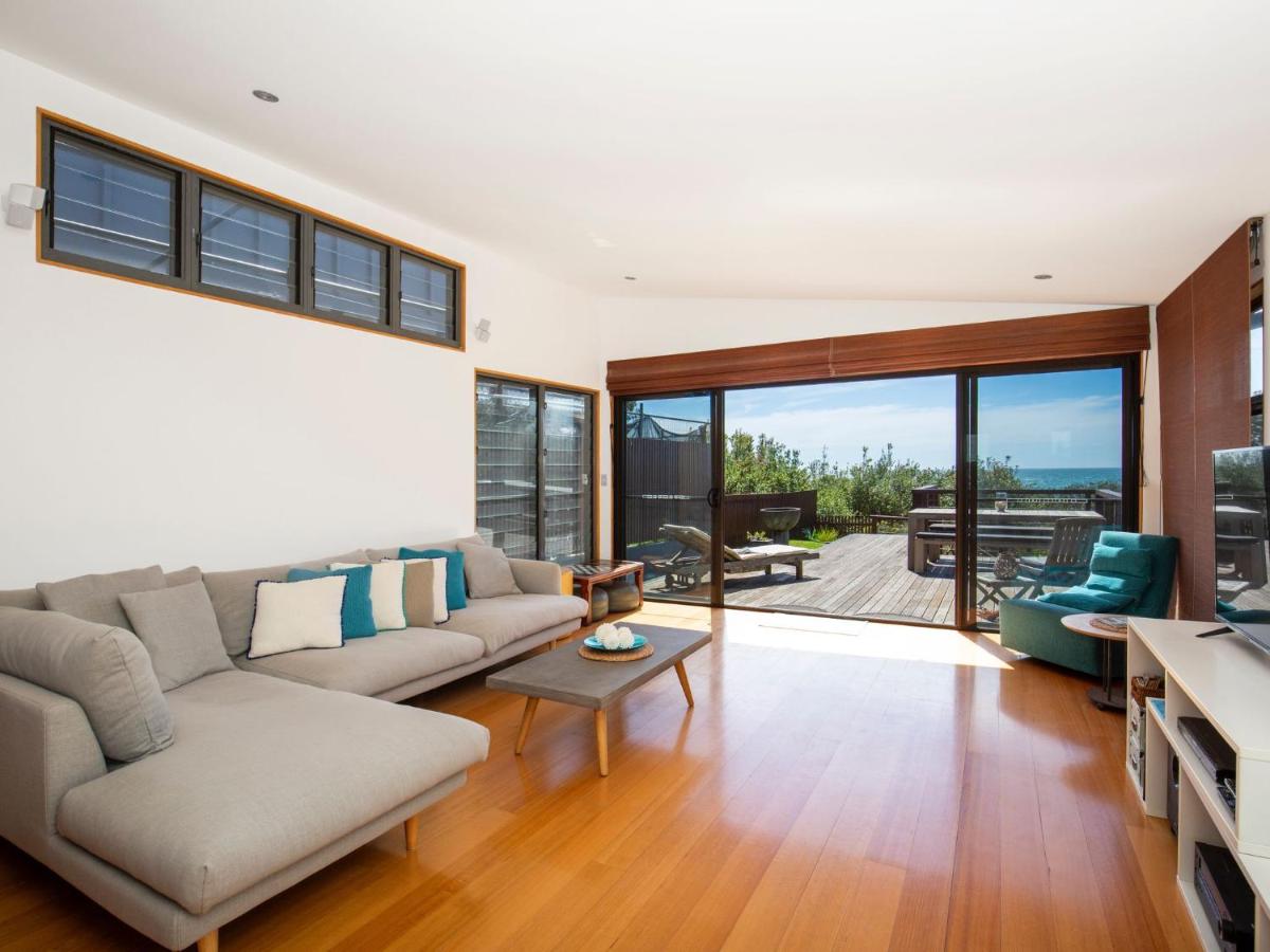 Illaroo Absolute Beachfront with Spa - B&B