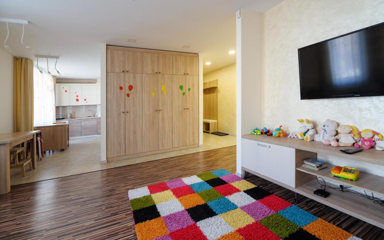 Colored balloons - 3 bedrooms, 3 bathrooms, equipped large apartments - Bed and Breakfast Lviv