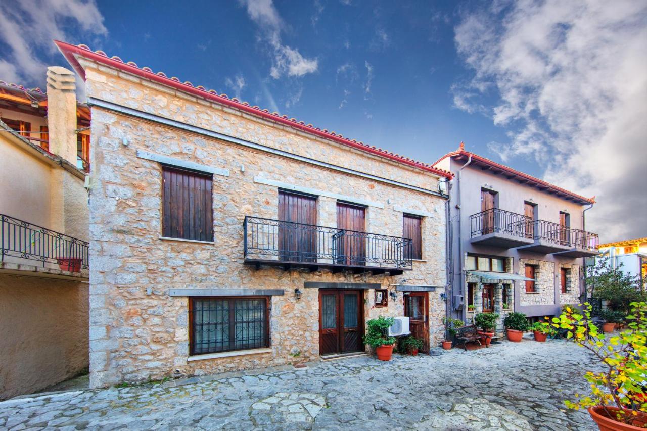 Spa Guest House by White Hills in the Heart of Arachova - B&B Arájova