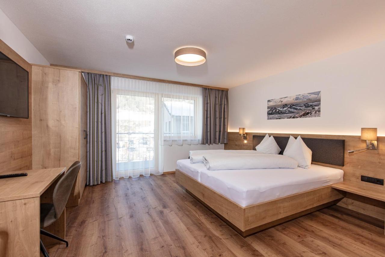 Apartment with Mountain View