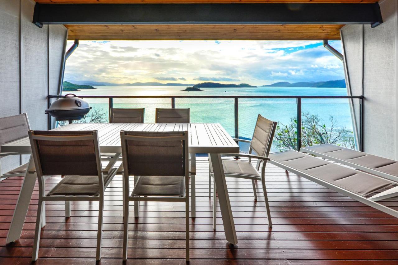 B&B Hamilton Island - Shorelines 31 Renovated Upmarket Two Bedroom Apartment With Ocean Views And Buggy - Bed and Breakfast Hamilton Island