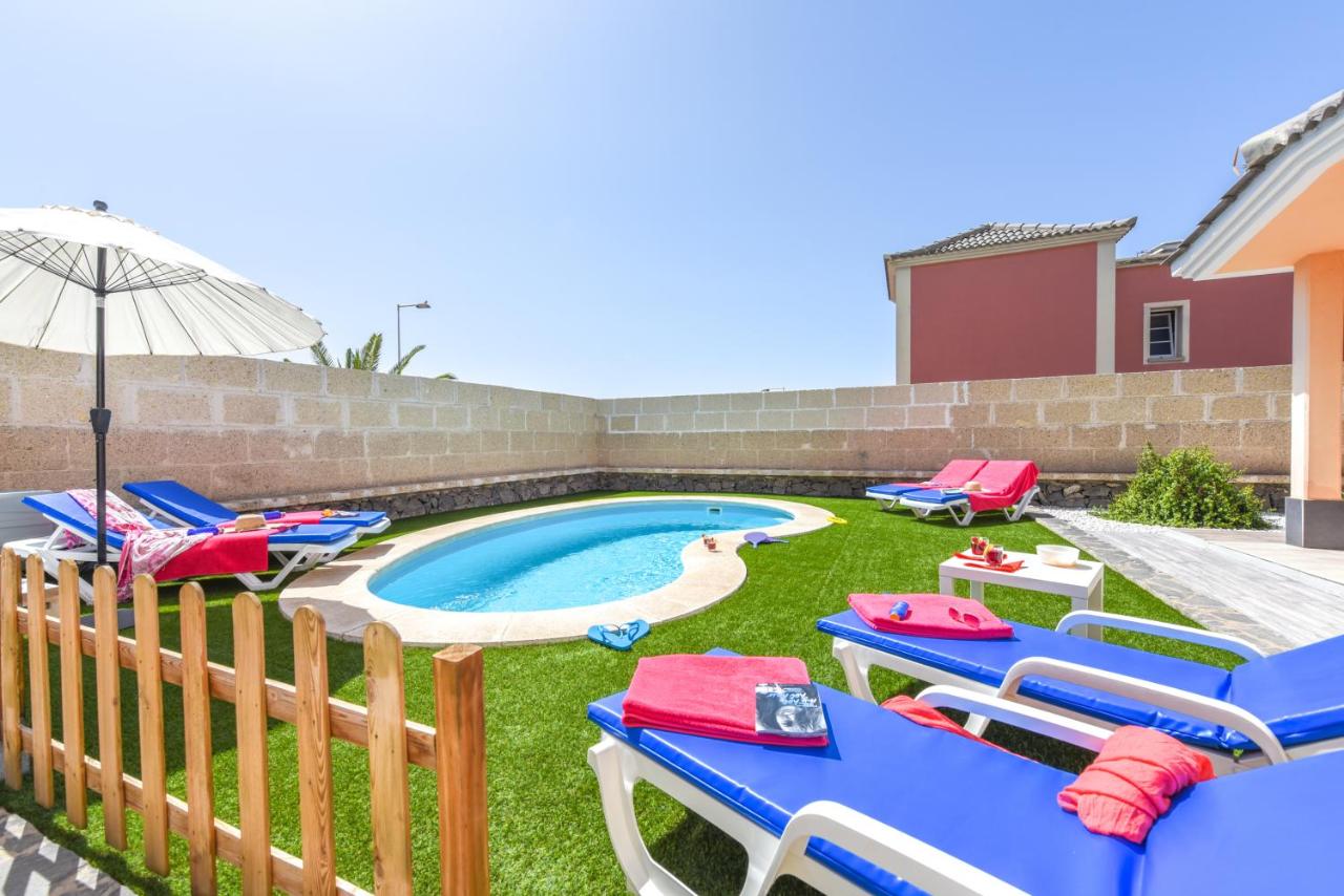 Villa Aloe con piscina climatizada, Playa Fañabe, Costa Adeje - Chambres d’hôtes Adeje
