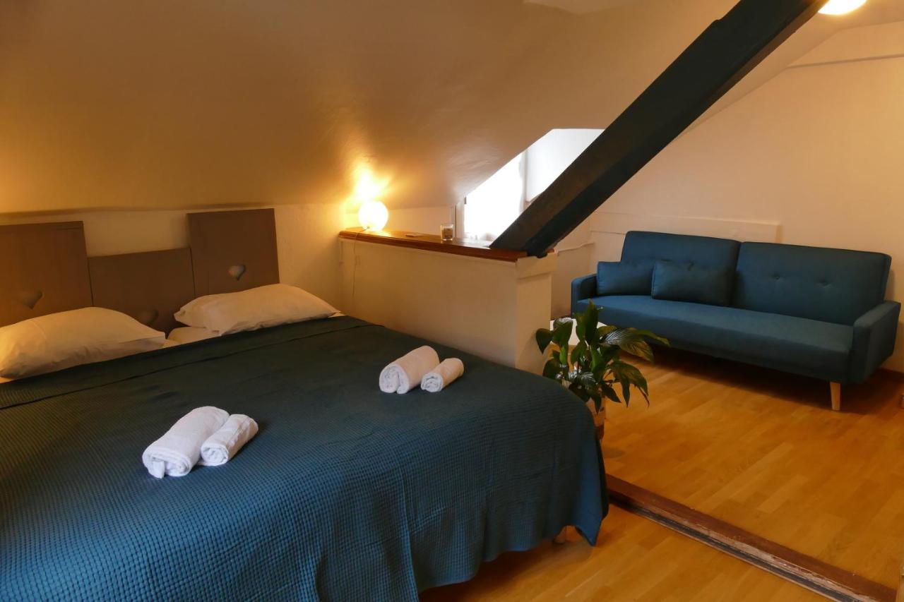 Deluxe Room (2 Adults + 1 Child)