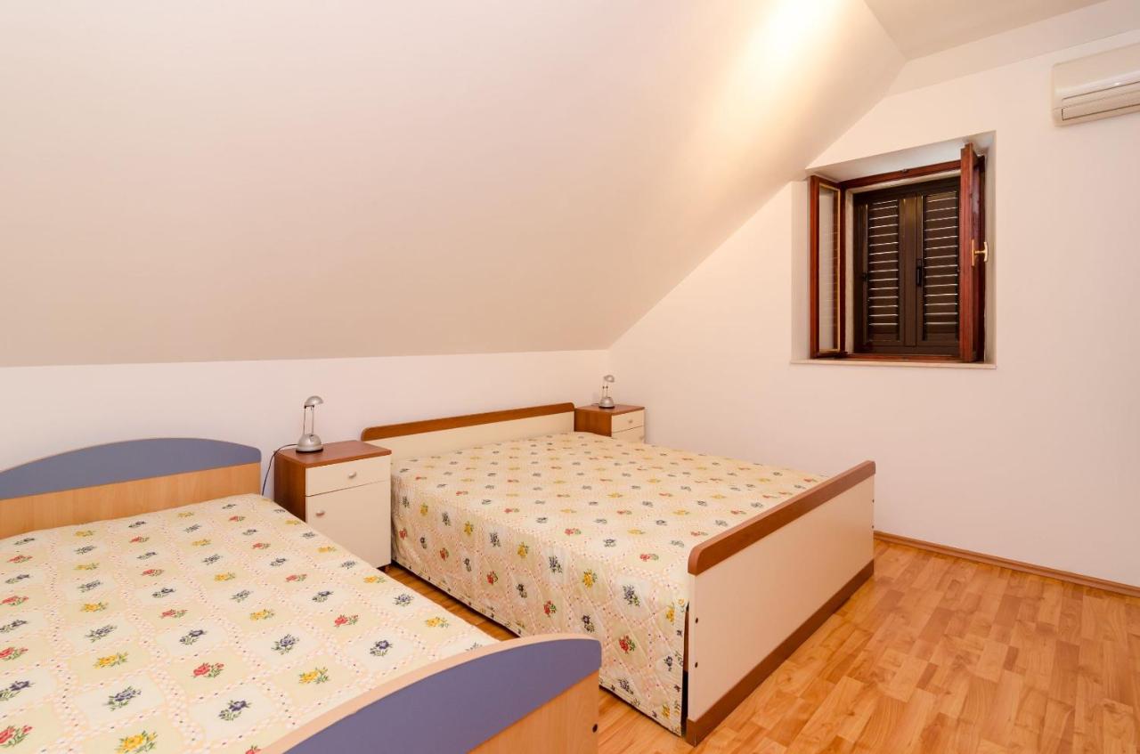 Driepersoonskamer met Eigen Externe Badkamer