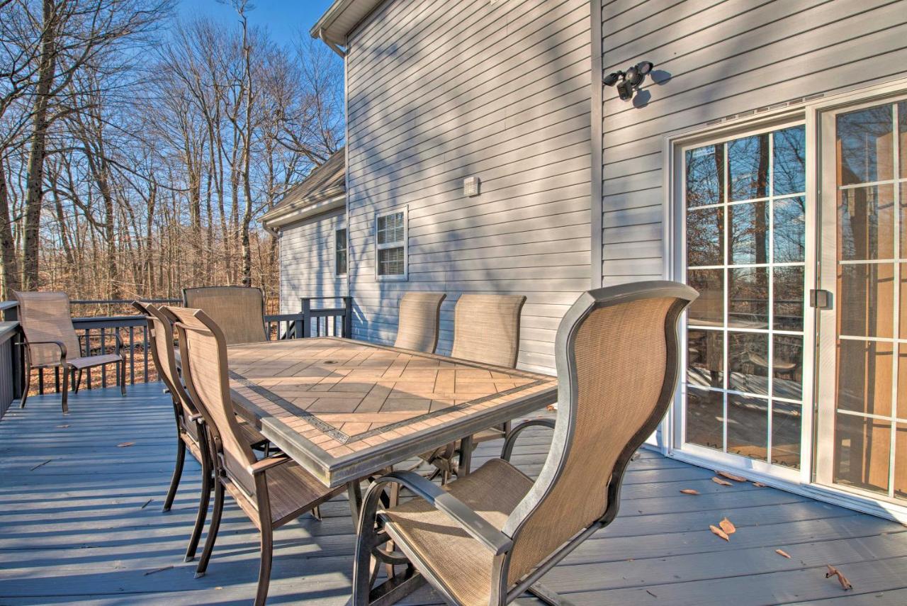 B&B Tobyhanna - Spacious Tobyhanna Home with Lake Access and Fire Pit! - Bed and Breakfast Tobyhanna