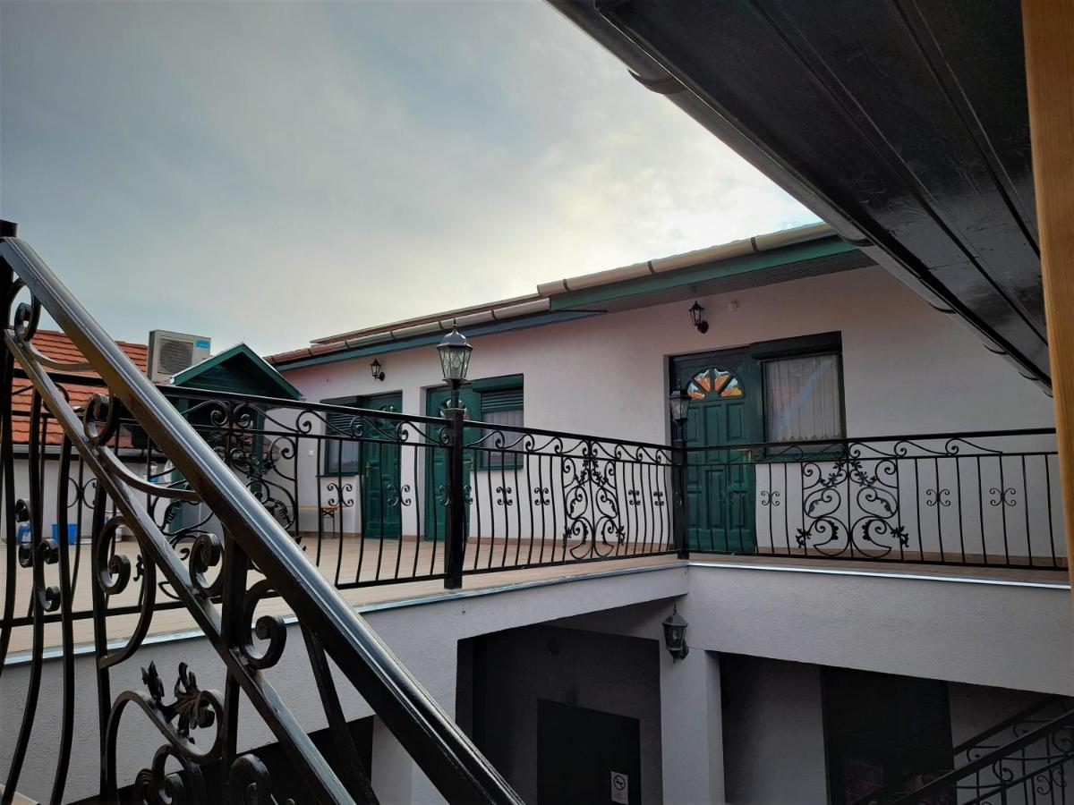 Bársony Vendéglő és Panzió - B&B