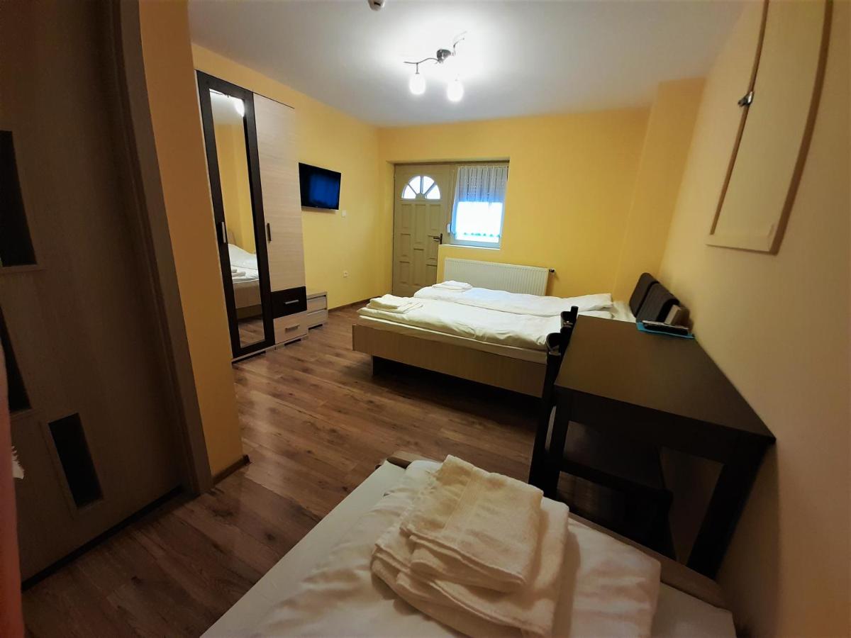 Dreibettzimmer mit Bad
