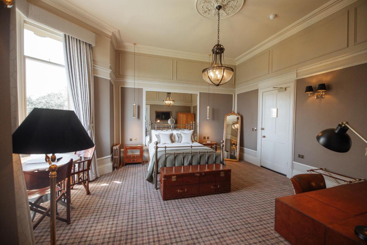 Zimmer mit Kingsize-Bett