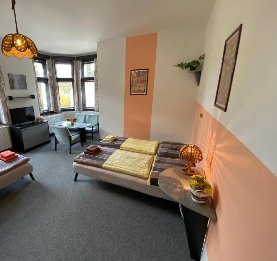Vierbettzimmer mit Bad