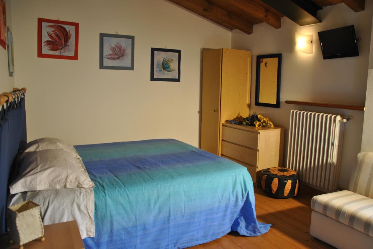 Dreibettzimmer mit Gemeinschaftsbad