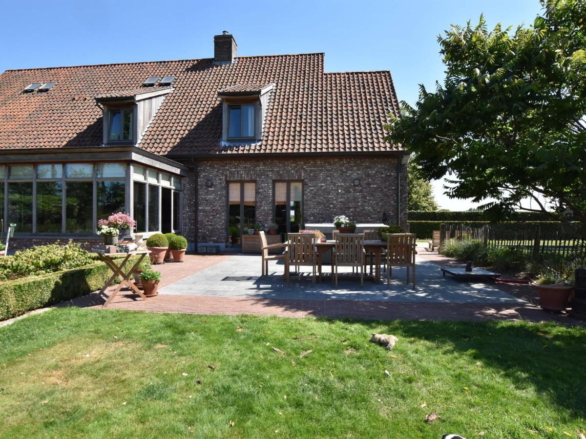 B&B Lichtervelde - Mansion with Jacuzzi and swim pond - Bed and Breakfast Lichtervelde