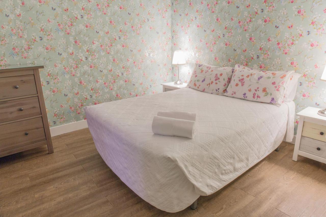 Habitación Doble con baño privado externo y cama supletoria