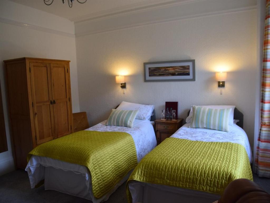 Twin Room with Bath
