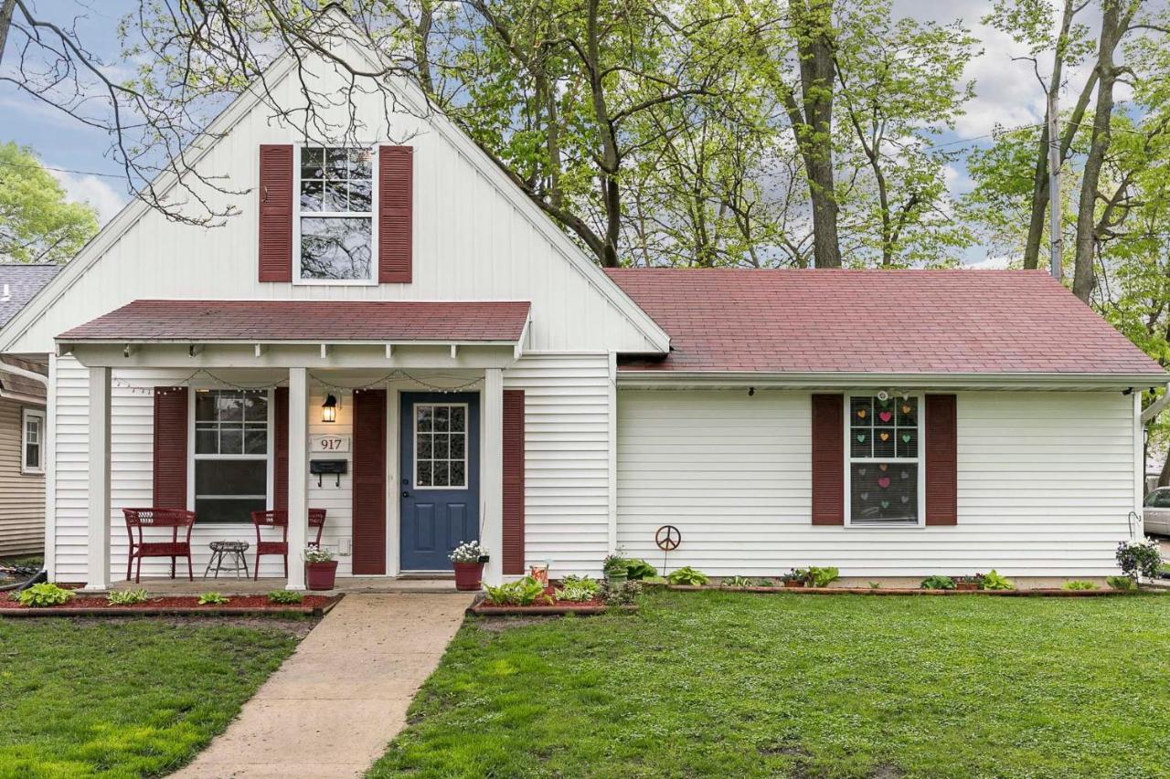 Cozy Cedar Rapids Pad - 2 Blocks to Mercy Care! - B&B