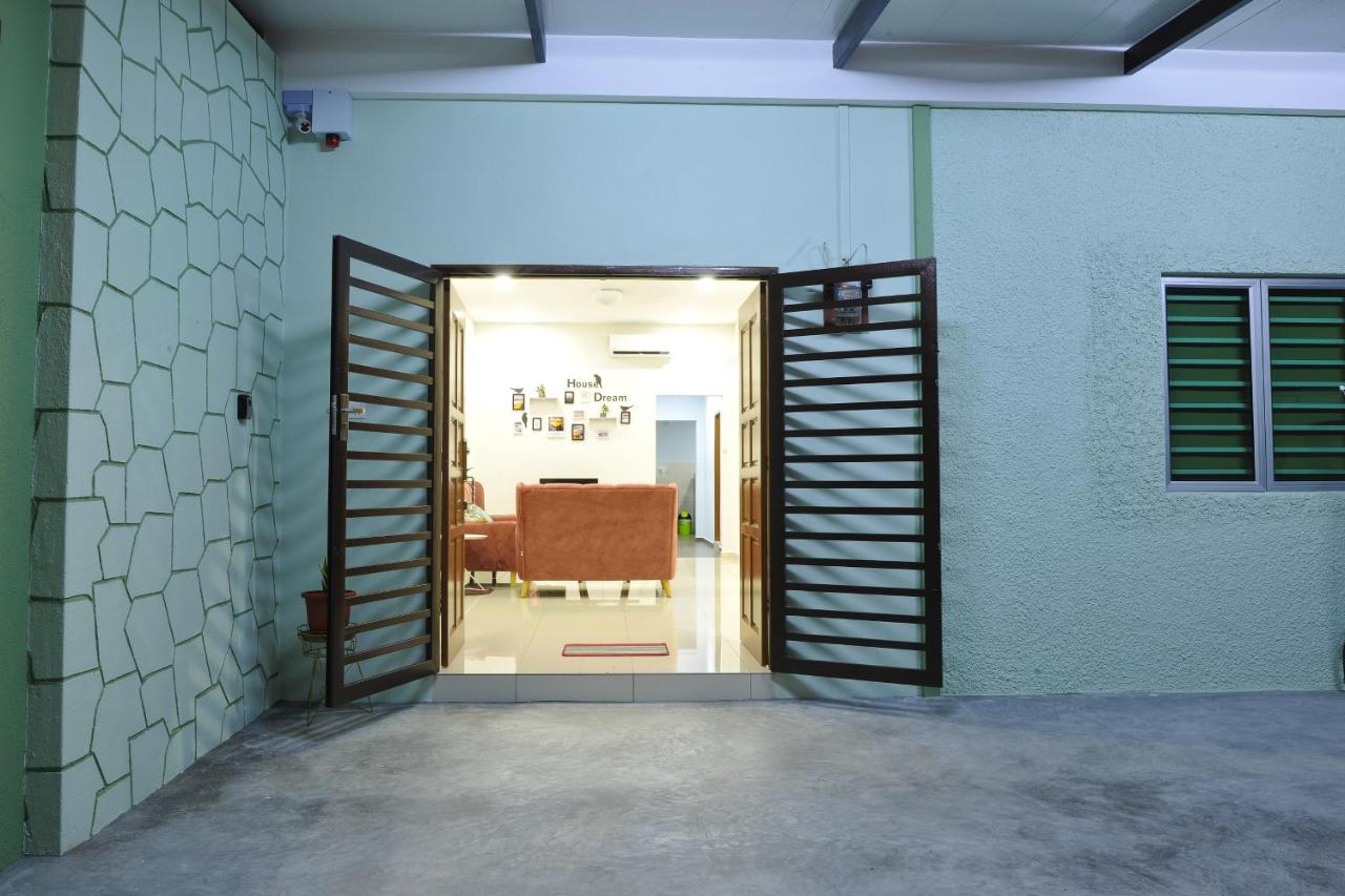 Homestay Comfort House at Melaka Bukit Baru - Bed and Breakfast Malakka