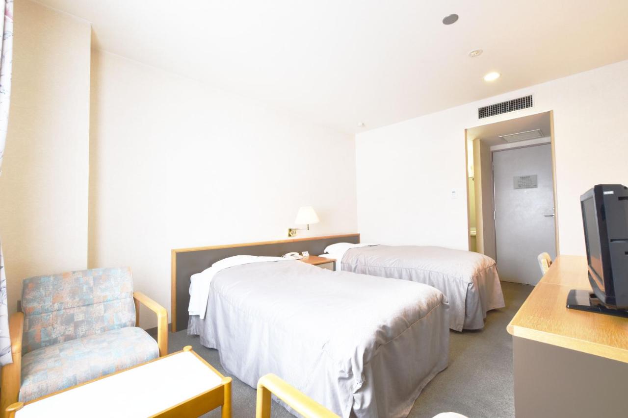 Camera Doppia con Letti Singoli e Bagno in Comune