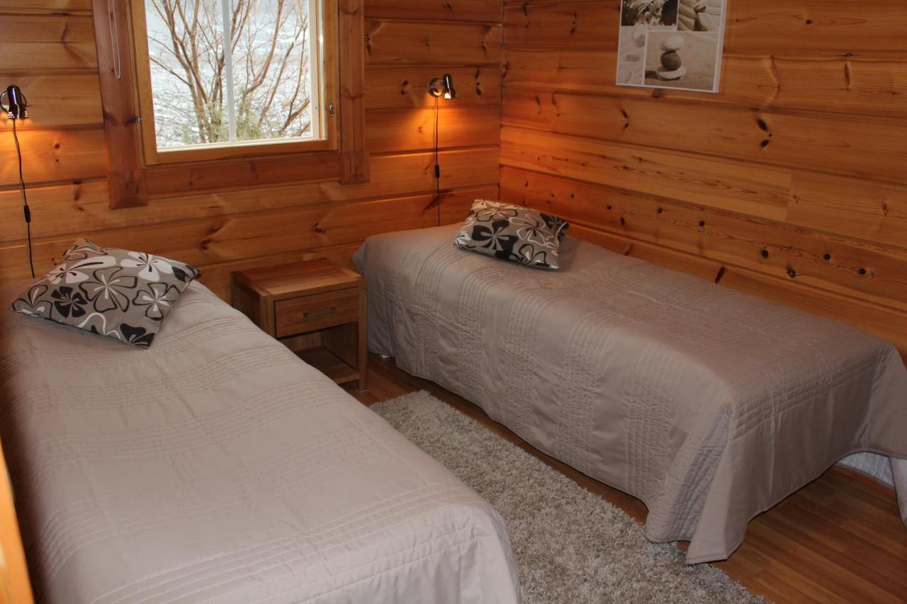 Two-Bedroom Cottage with Lake View 