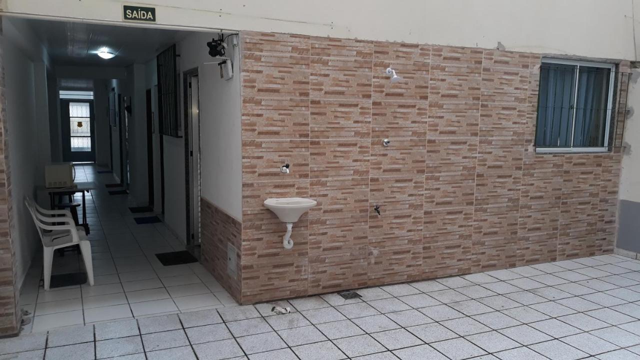 Seu Apto na Praia da Costa 6 ATENCAO Pequeno 1 Cama Casal e Opcional Pequena Cama Solteiro Simples e Barato Excelente Local Ar Cond TV Microondas Internet Rápida Todo seu no Centro Consulte - B&B Vila Velha