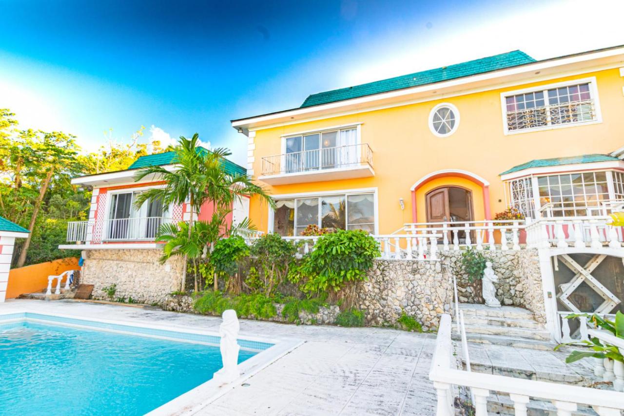 Butterfly Cottage at Viking Hill - Love Beach - B&B