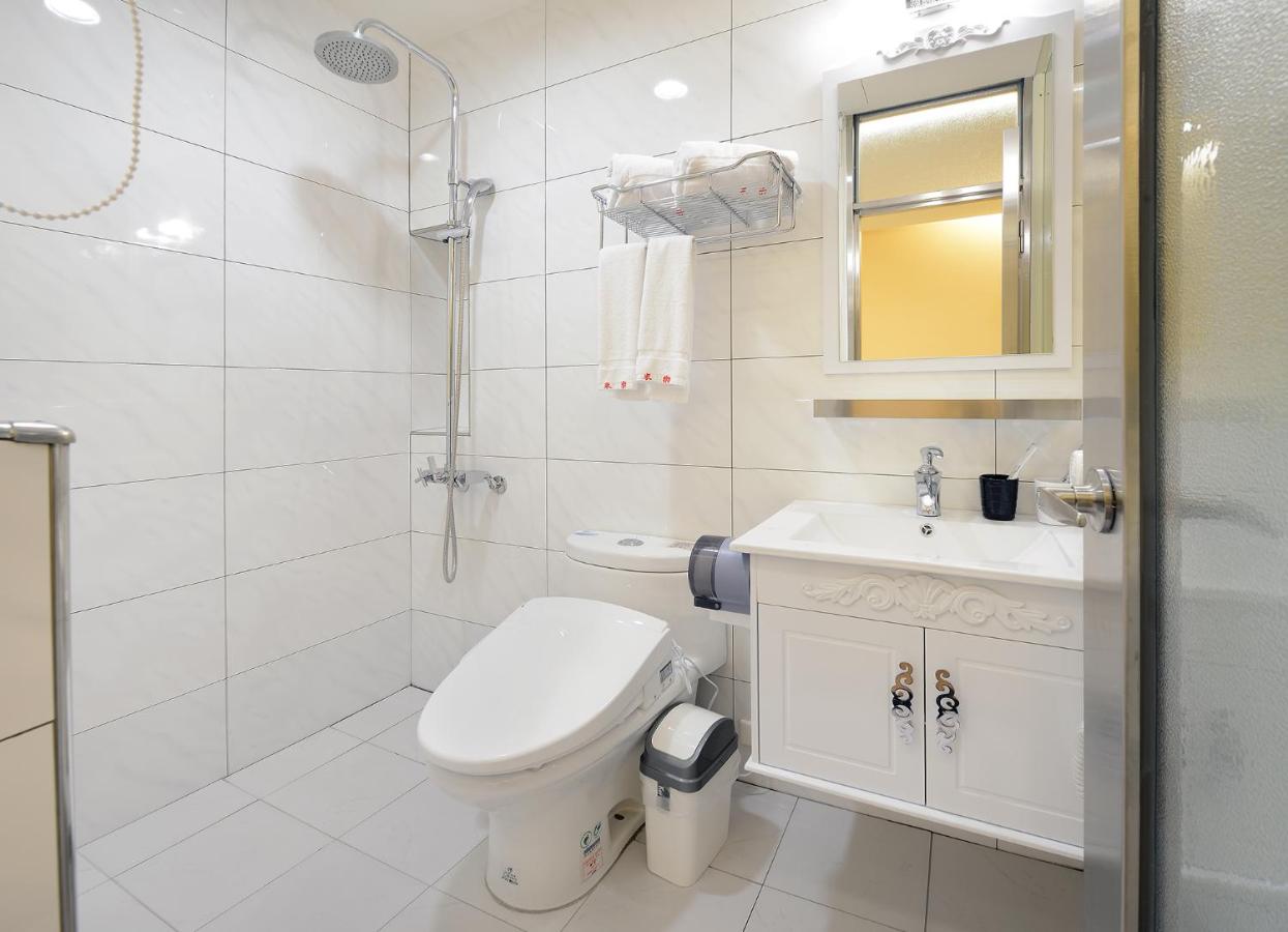Standard Double Room with no Window