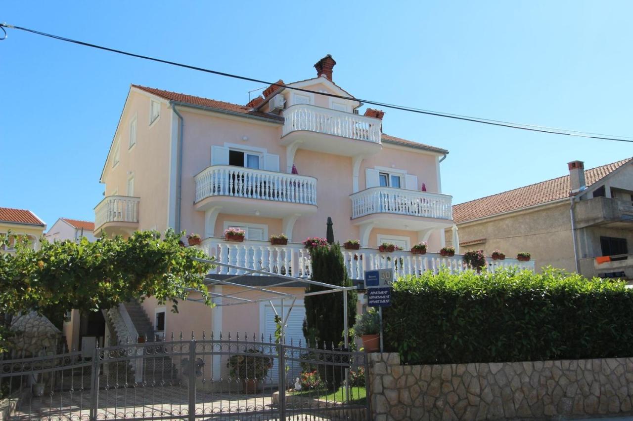 Apartments Ravlić Ana - Bed and Breakfast
