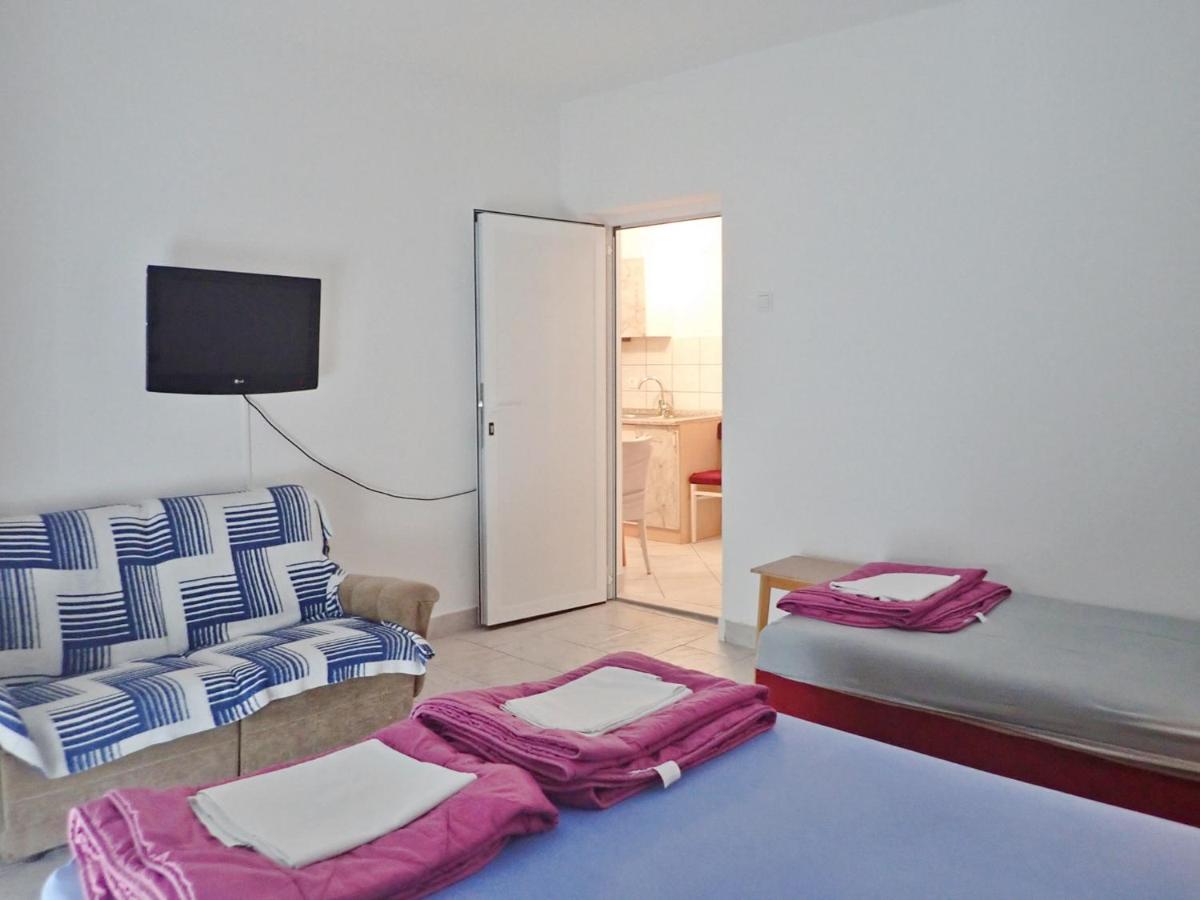 Appartamento con 2 Camere da Letto - Piano Terra 