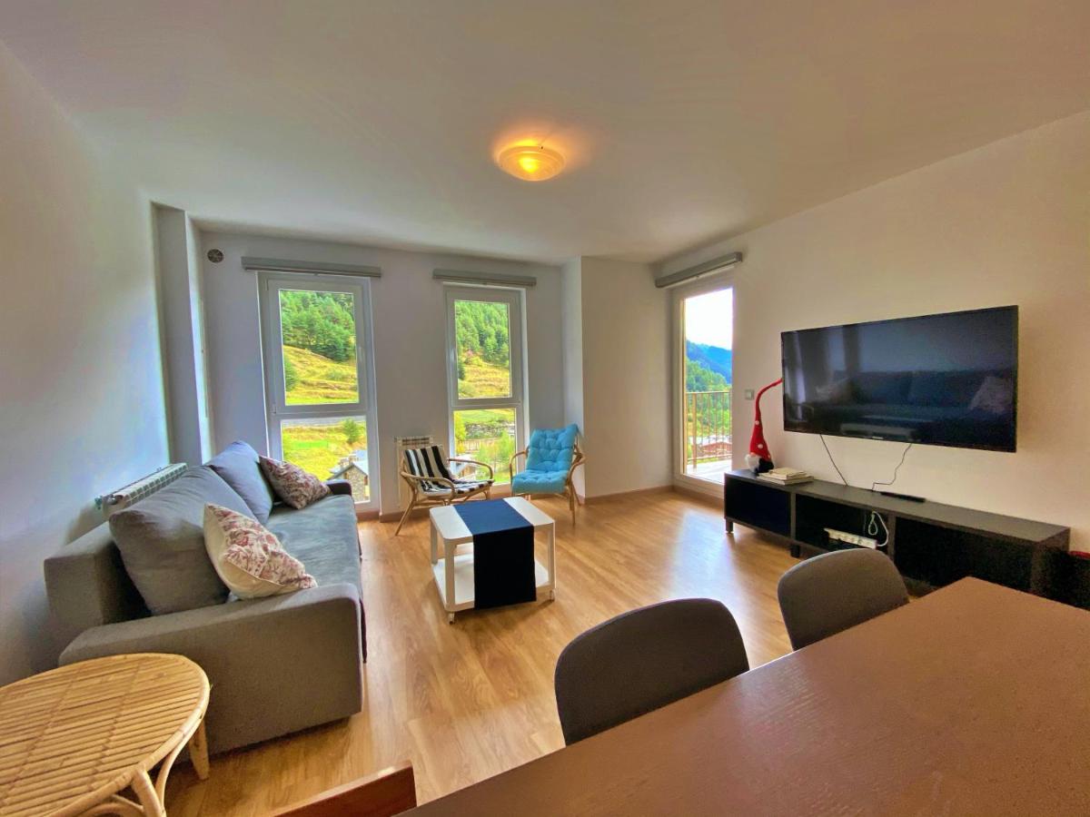Ribasol 645, apartamento hasta 4 personas, Arinsal - Chambres d’hôtes