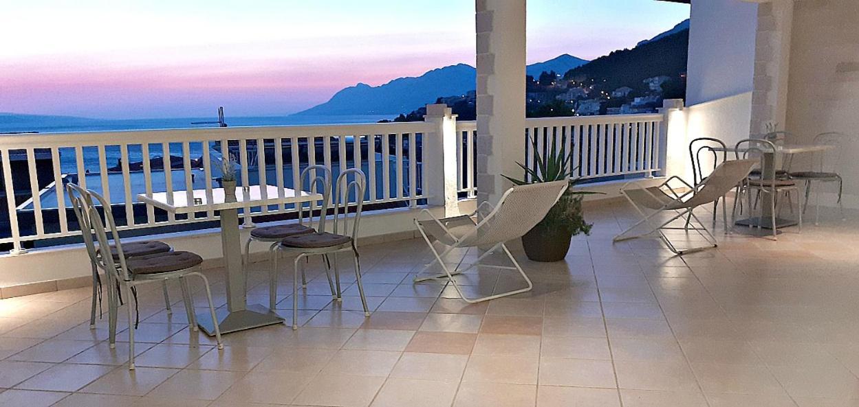Apartamento de 2 dormitorios con terraza y vistas al mar