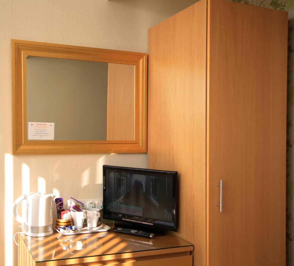 Rm 14 Double Room - Fourth Floor