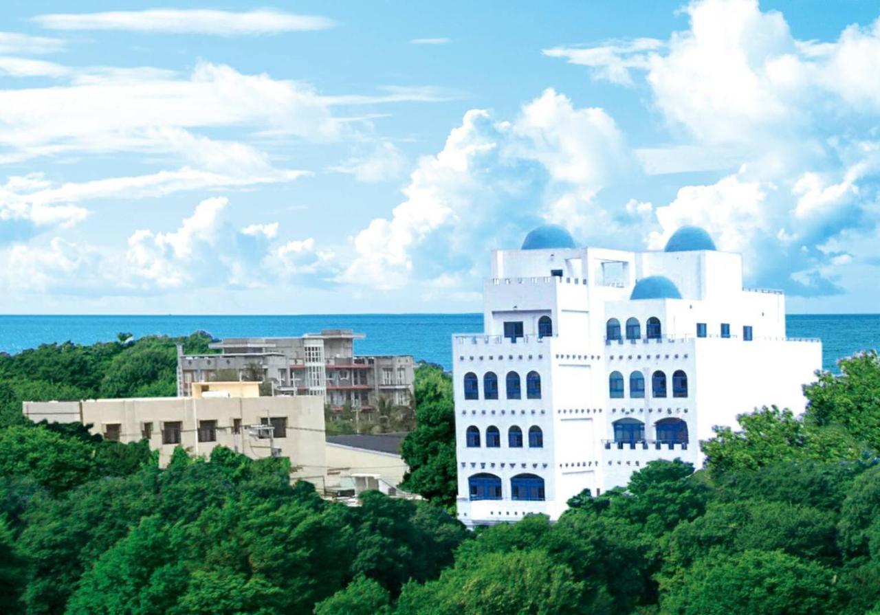 Moon Bay Coastal Hotel - B&B