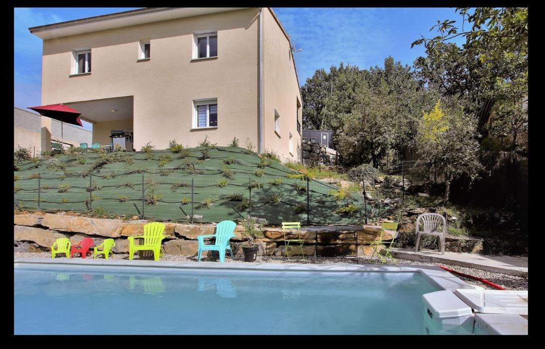 Gite LES BOUCHES ROUGES avec piscine privée - B&B