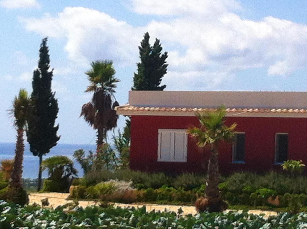 Picturesque Villa in Sciacca with Sea View and Garden - Chambres d'hôtes Sciacca