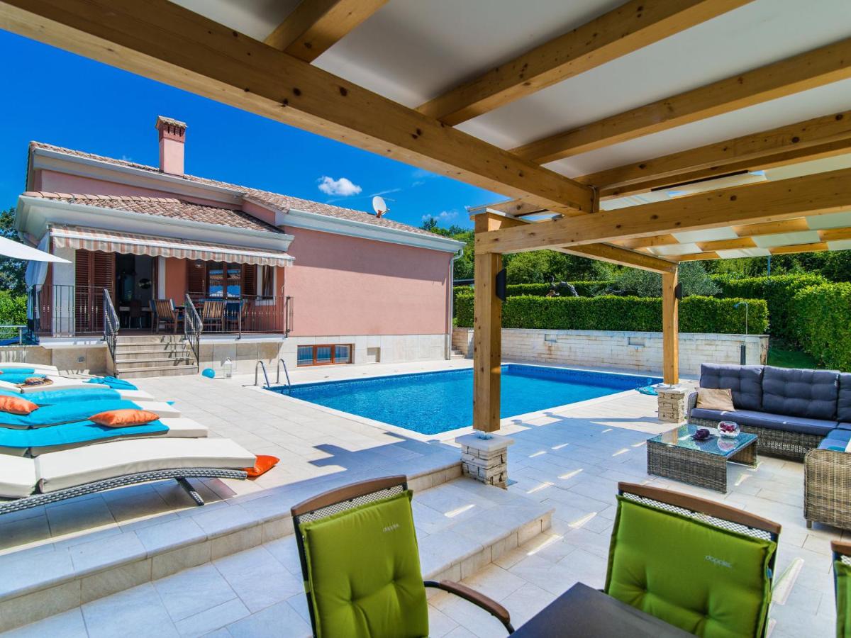 B&B Kanfanar - Modern Villa in Rovinj with Private Swimming Pool - Bed and Breakfast Kanfanar