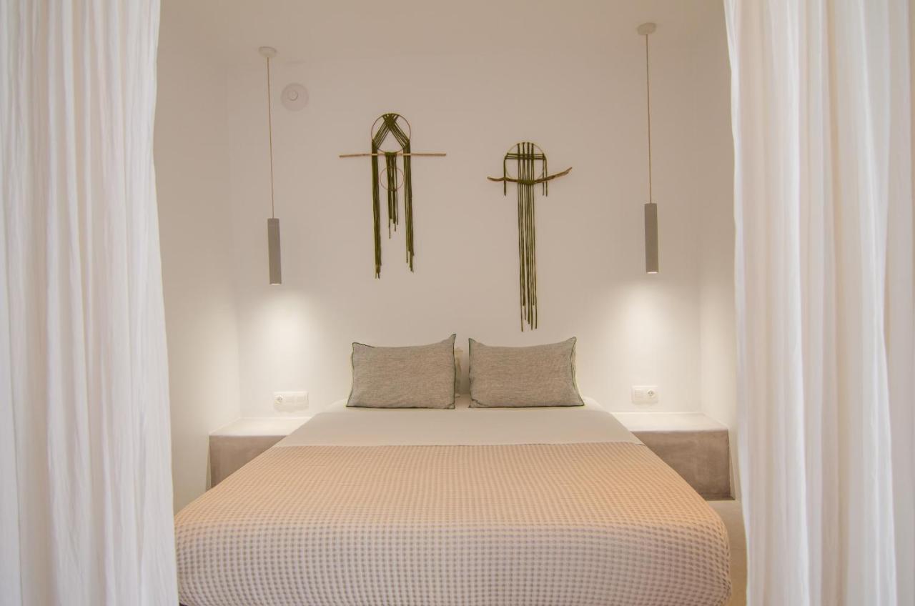 Studio Apartment with Sea View and Private Pool