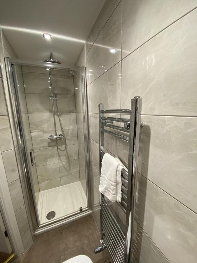 Doppel-/Zweibettzimmer mit eigenem Bad