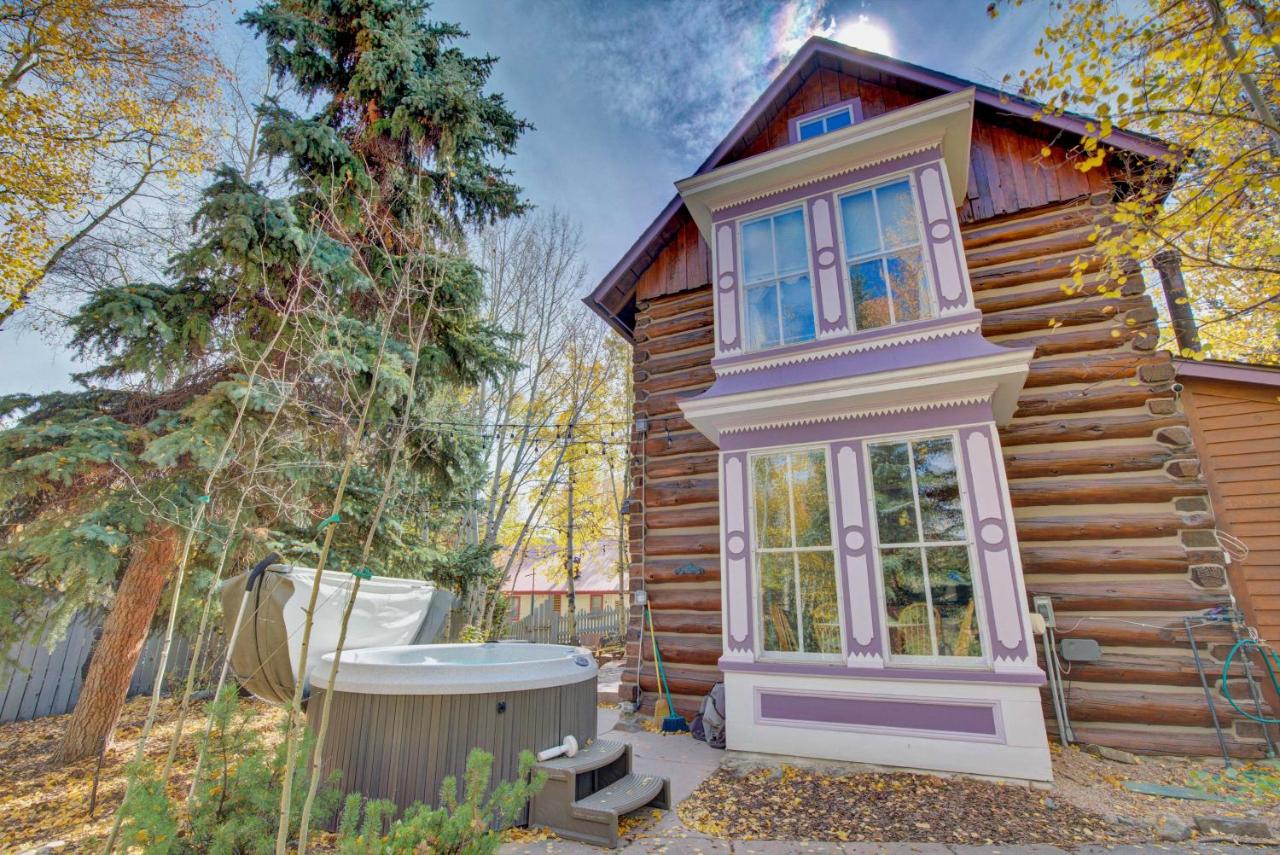 Historic Breck Cabin with Hot Tub Walk to Main St! - Ferienwohnung