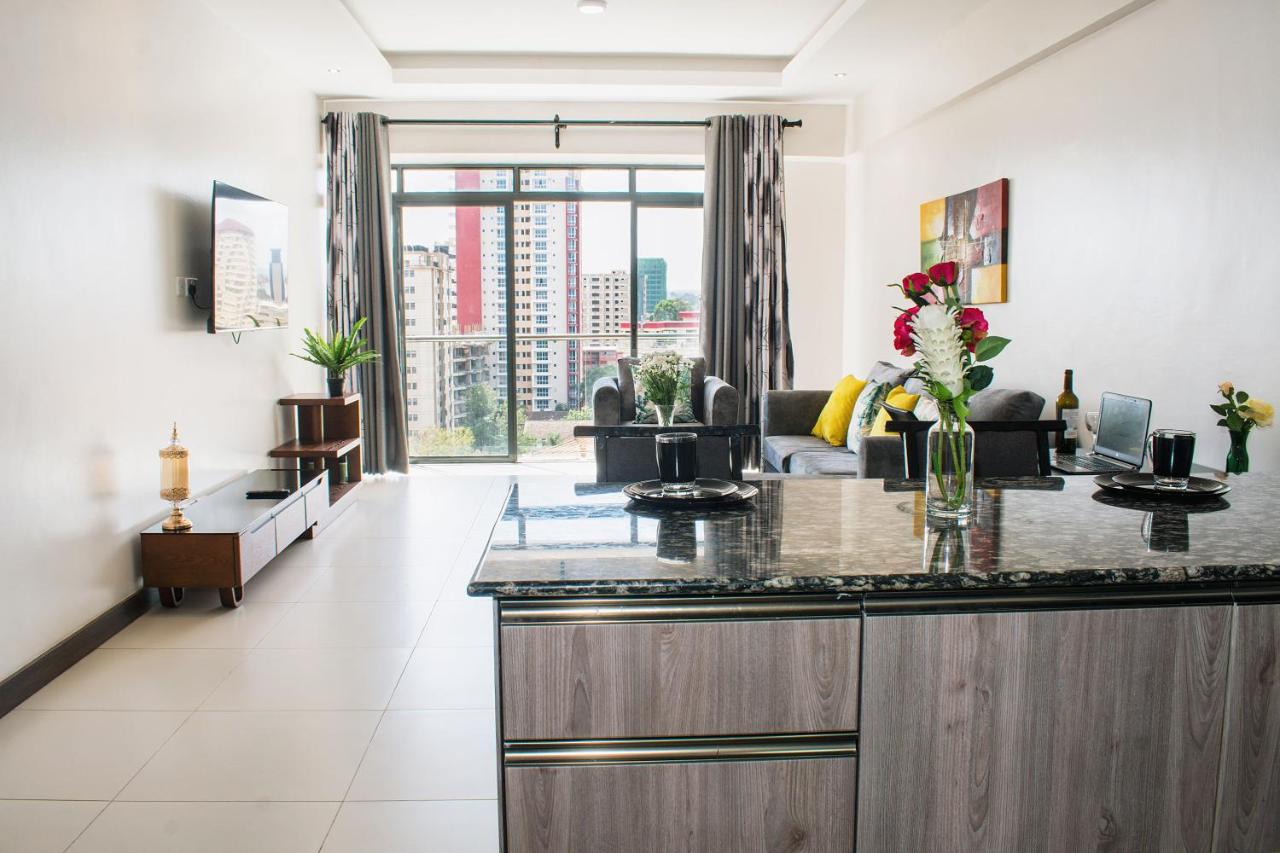 SILVERSTONE APARTMENTS -Modern Living 1 BR NEAR YAYA - GYM&POOL - B&B