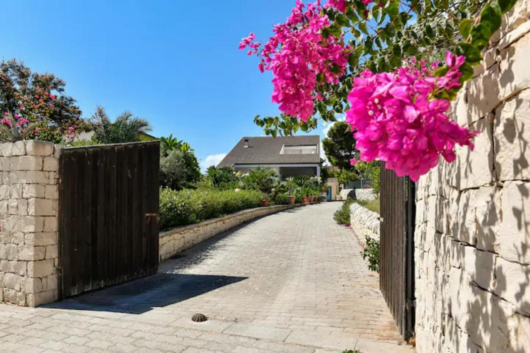 Seafront Villa "Mare in casa" - B&B
