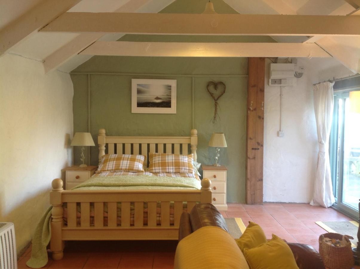 B&B Lizard - Cowshed Cottage located nr Kynance cove - Bed and Breakfast Lizard