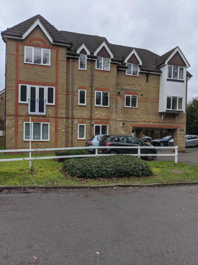 Oaklawn Apartment - Sleeps 4 Parking & Garden - Ferienwohnung Woking