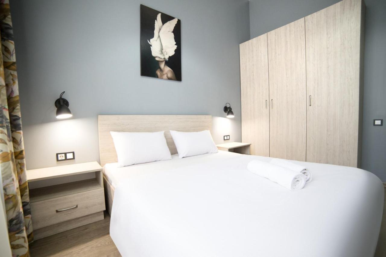 One-Bedroom Apartment with City View