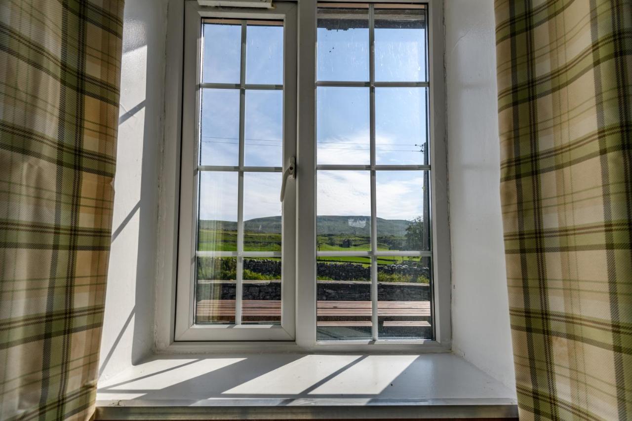 Old School House - Yorkshire Three Peaks Challenge - Bed and Breakfast Weathercote