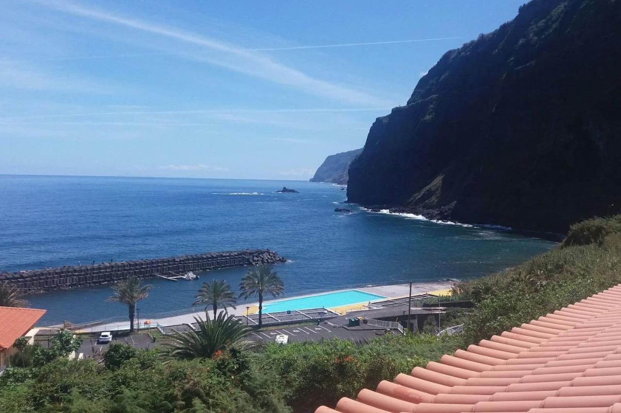 PDelgada 3-Bed House Sleeps 6 Parking & Sea View - B&B Ponta Delgada