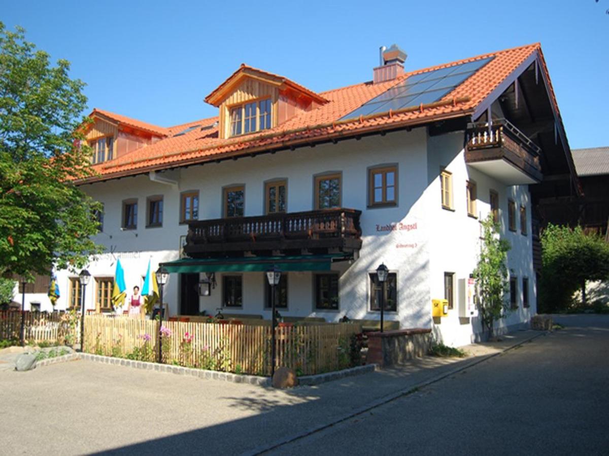 B&B Höslwang - Landhof Angstl - Gästezimmer und Tagungsraum - Bed and Breakfast Höslwang