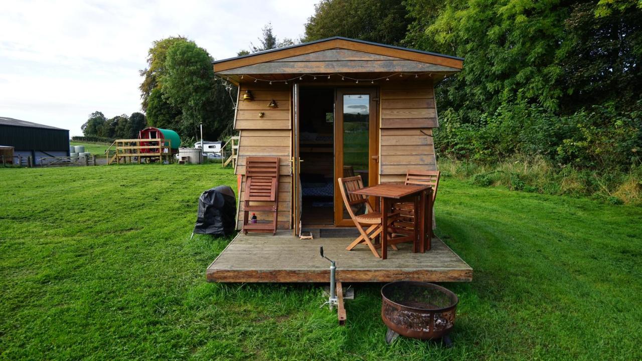 B&B Hawick - Unique Off- Grid Beehive Pod at Westcote Glamping - Bed and Breakfast Hawick