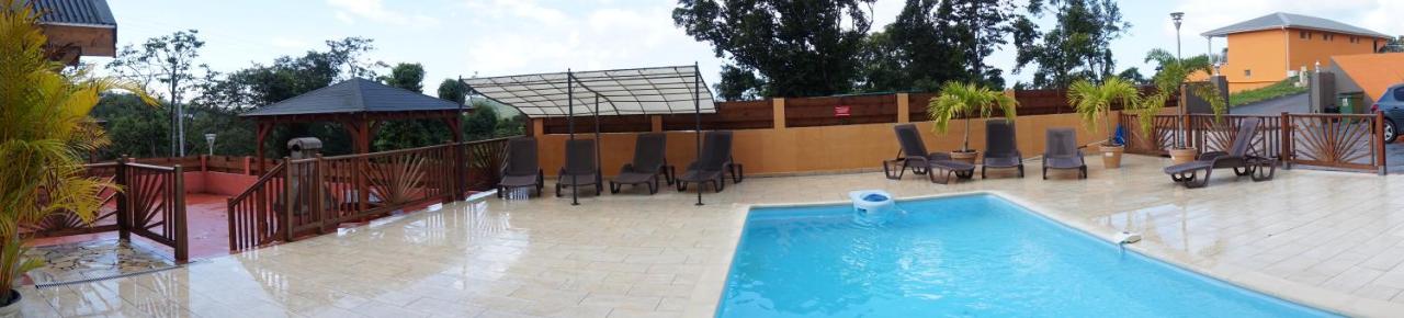 Appartement charmant à Deshaies, piscine partagée, 46 m² - Chambres d'hôtes Deshaies