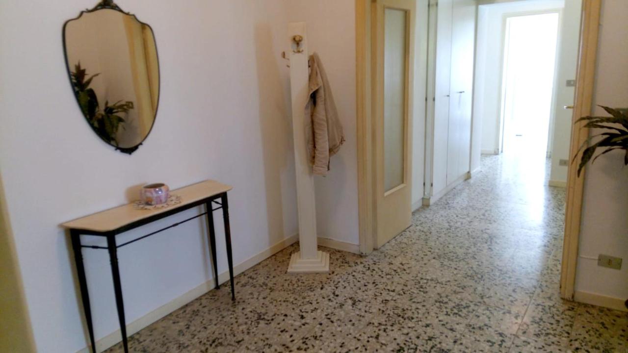 Spacious Apartment in Pescara, 120 m², Ideal for Families - Chambres d’hôtes