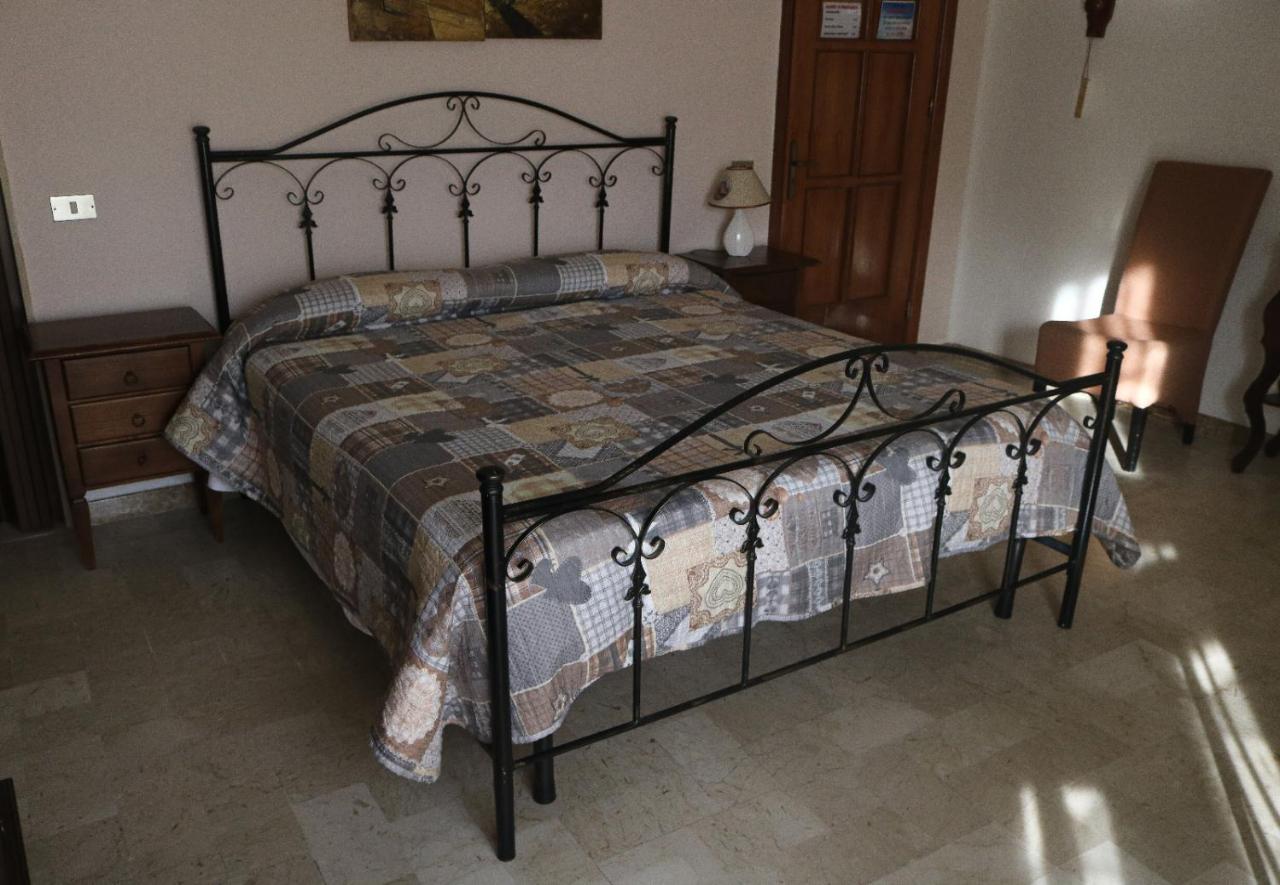 Dreibettzimmer mit Balkon
