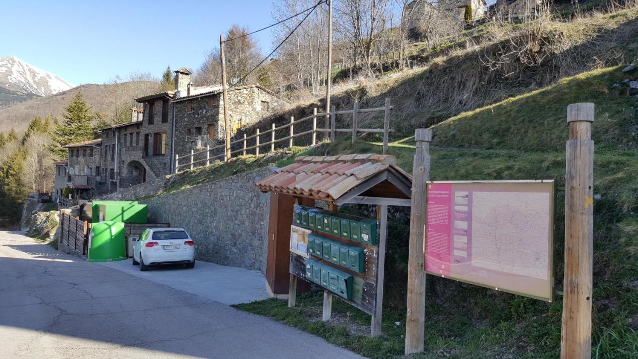 Can Batlló, entorno acojedor y romántico - B&B Molló