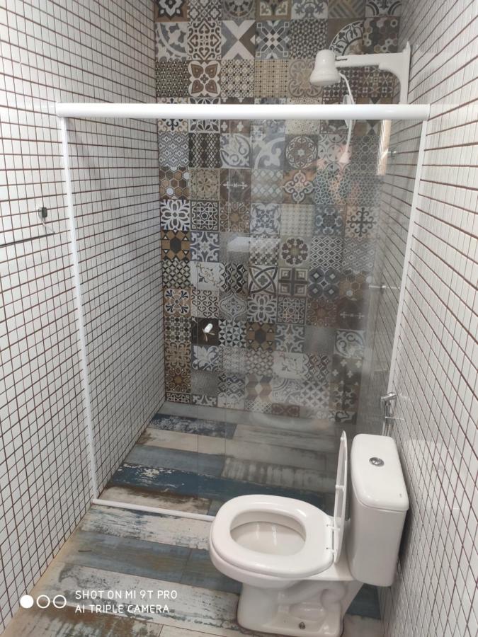 Dreibettzimmer mit Poolblick